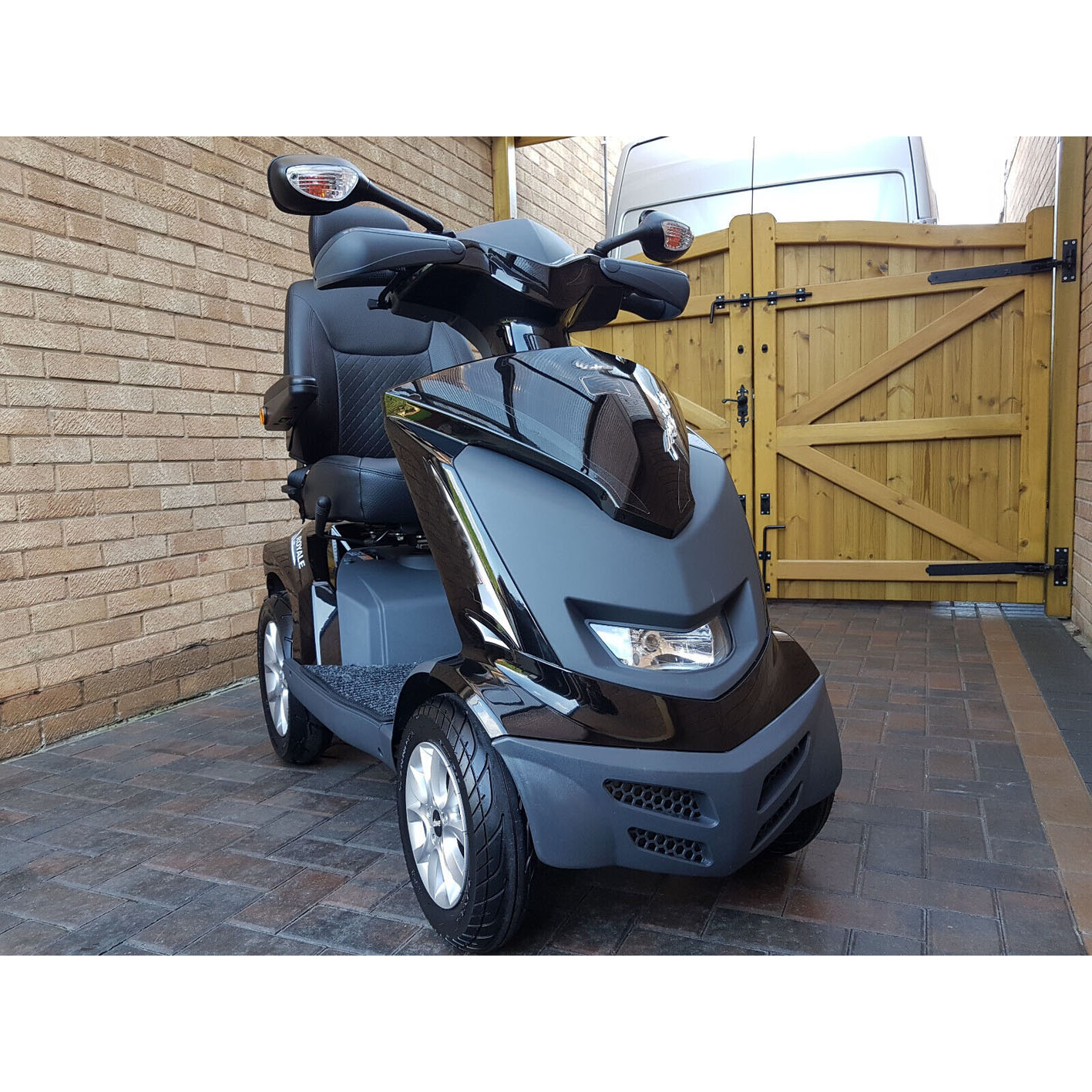 MOBILITY SCOOTER DRIVE ROYALE 4.ALL TERRAIN MOBILITY SCOOTER.WARRANTY.DELIVERY