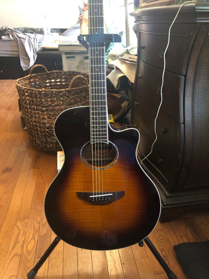 Yamaha APX600 VW Thin Body Acoustic-Electric Guitar, Vintage White